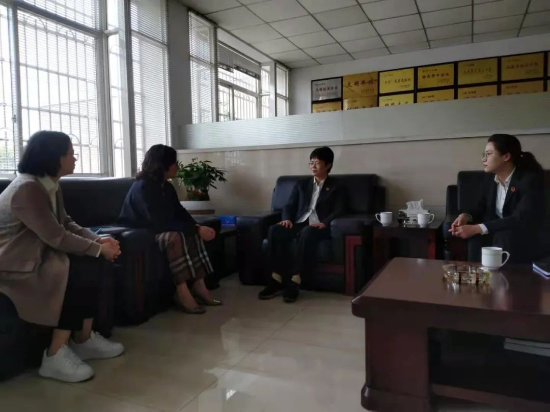 전임 판사 Zheng Yuqing과 Shengzhou 인민 법원 Du Hangli 사장이 우리 회사를 방문하여 업무를 안내했습니다.